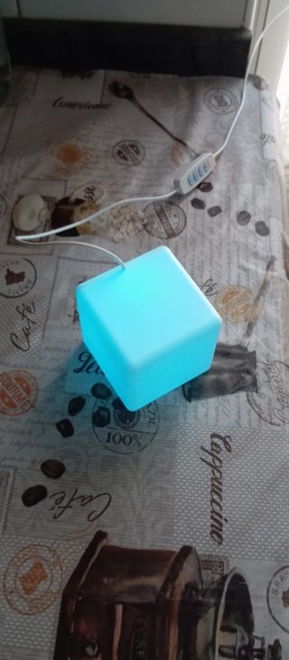 Lámpara cubo LED de colores