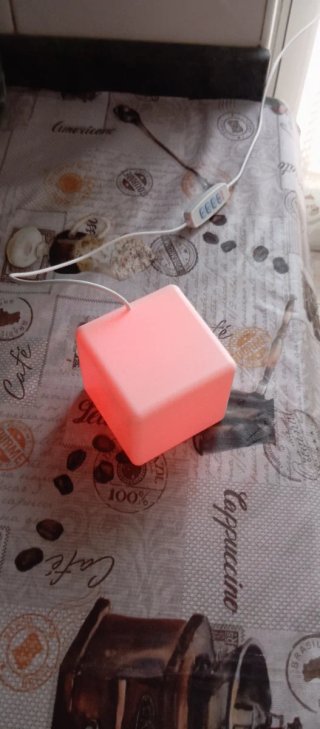 Lámpara cubo LED de colores