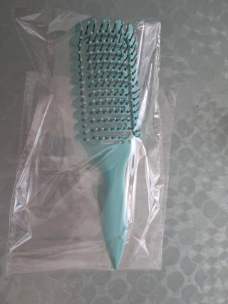 Spazzola per capelli color acqua