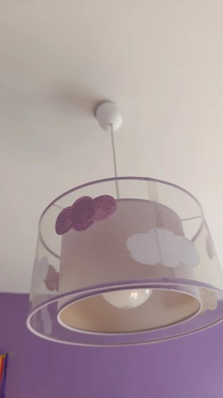 Lámpara infantil nubes moradas y blancas