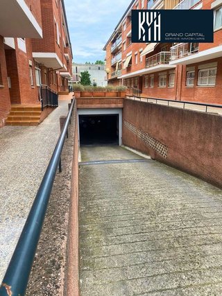 Garaje en alquiler en Eixample Nord – La Devesa en Girona