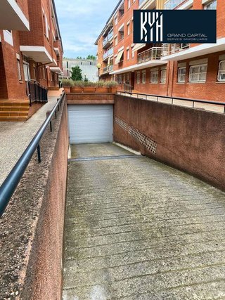 Garaje en alquiler en Eixample Nord – La Devesa en Girona