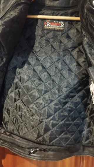 Cazadora y pantalón  de moto de piel negro y blanc