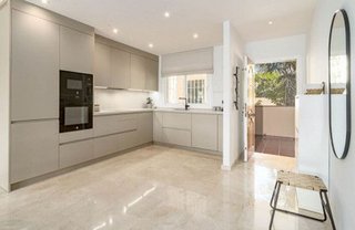 Piso en alquiler en Los Naranjos - Las Brisas en Marbella