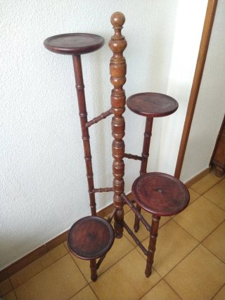 Macetero de madera con 4 niveles