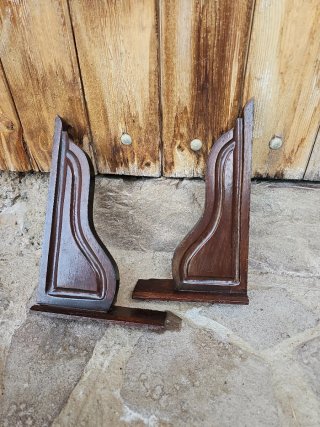 Supporti per scaffali in legno antichi