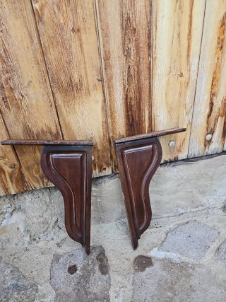 Supporti per scaffali in legno antichi