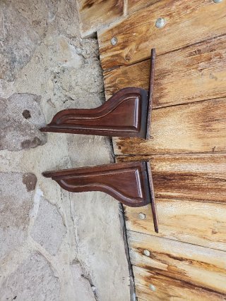 Supporti per scaffali in legno antichi