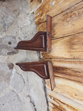 Supporti per scaffali in legno antichi