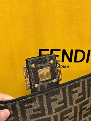 Bolso Fendi Baguette icónico Marrón/Dorado