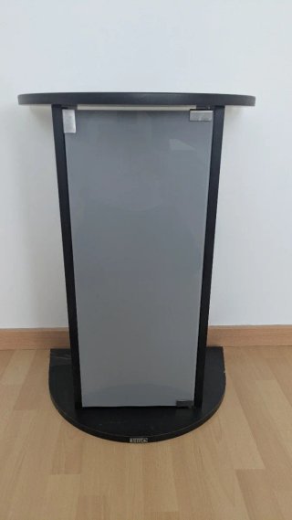 Pecera cilíndrica con mueble