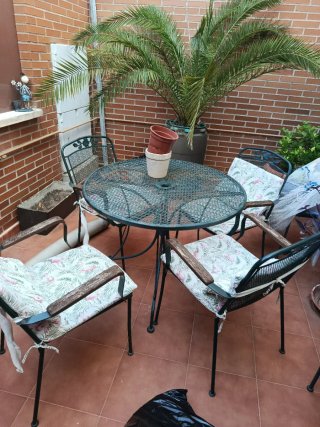 Mesa y 4 sillas de forja