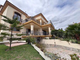 Casa adosada en alquiler en Elviria en Marbella