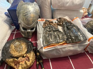 Máscara y manos de Depredador Predator