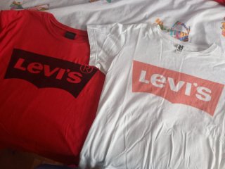 Camiseta Levis Roja Falsa