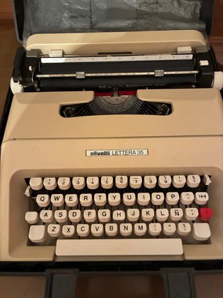 Máquina de escribir Olivetti Lettera 35