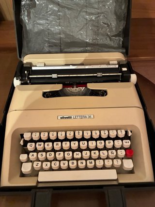 Máquina de escribir Olivetti Lettera 35