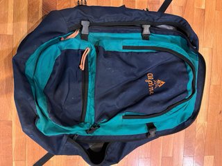 Mochila de la marca Alpina ( apertura tipo maleta)