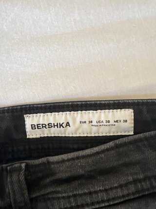 Pantalón tejano Bershka roto