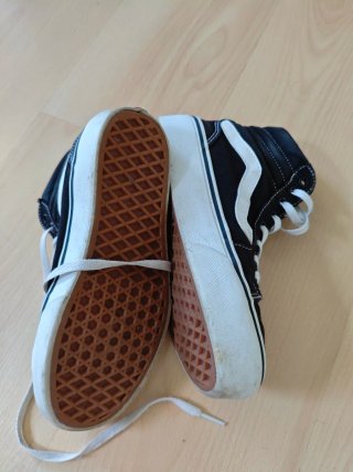 Zapatillas Vans Altas Negras y Blancas