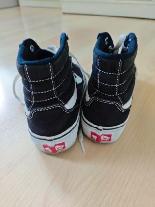 Zapatillas Vans Altas Negras y Blancas
