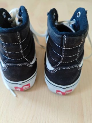 Zapatillas Vans Altas Negras y Blancas