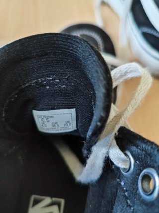 Zapatillas Vans Altas Negras y Blancas