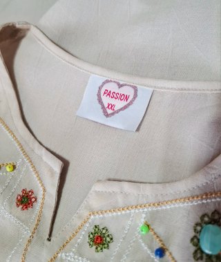 Blusa bordada beige talla XL