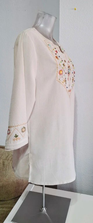 Blusa bordada beige talla XL