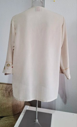 Blusa bordada beige talla XL