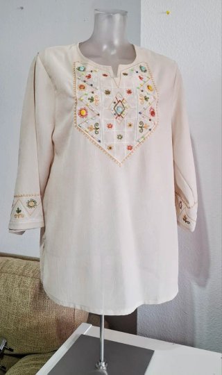 Blusa bordada beige talla XL