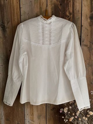 ​Blusa Vintage Blanca de Algodón con Encaje Guipur