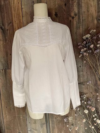 ​Blusa Vintage Blanca de Algodón con Encaje Guipur