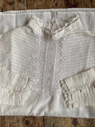 ​Blusa Vintage Blanca de Algodón con Encaje Guipur