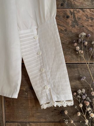 ​Blusa Vintage Blanca de Algodón con Encaje Guipur