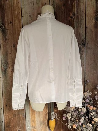 ​Blusa Vintage Blanca de Algodón con Encaje Guipur