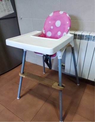 Reposapiés madera y cojín trona IKEA