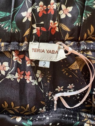 Pantalón Teria Yabar estampado flores