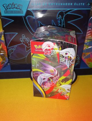 Caja 18 sobres Fuegos Fantasmales cartas Pokemon
