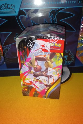 Caja 18 sobres Fuegos Fantasmales cartas Pokemon