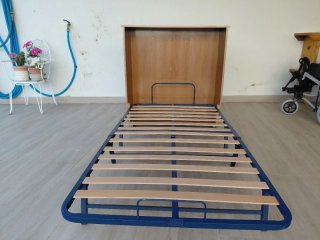 Canapé plegable auxiliar de madera con ruedas