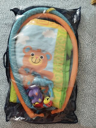 Gimnasio para bebés con peluches