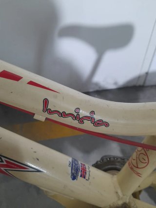Bicicleta de trial color crema
