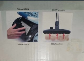 Aspiradora con accesorios en su caja.