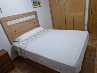 Se alquila habitación a chica en ambiente familiar