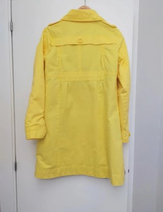 Abrigo Pull&Bear entretiempo amarillo
