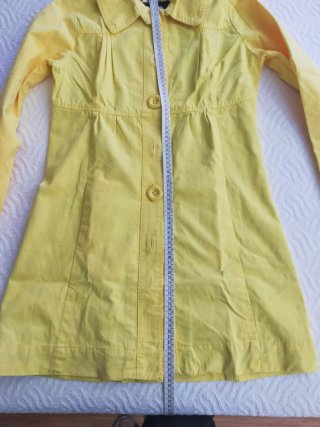 Abrigo Pull&Bear entretiempo amarillo