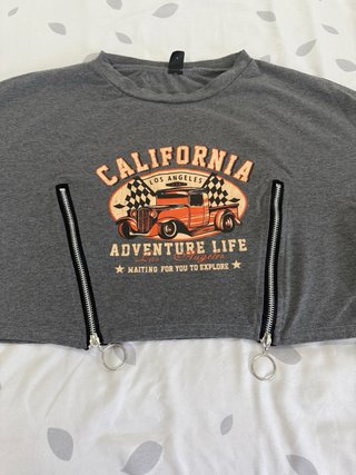 Camiseta Crop Top California Cremalleras