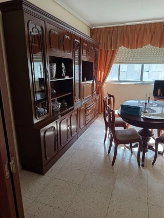 Mueble de salón madera y cristal