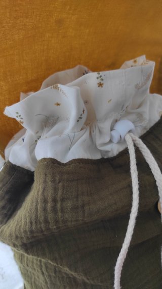 Mochila infantil artesanal. Sin estrenar.